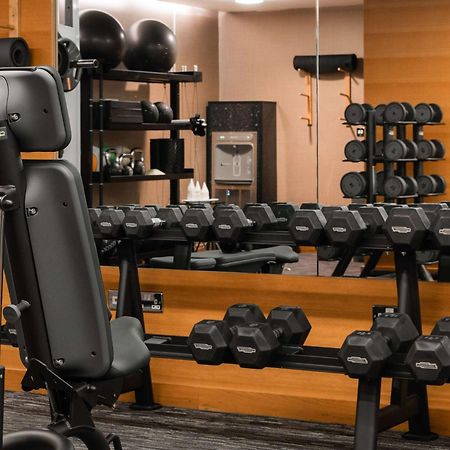 Sofitel London Heathrow Hotel Hillingdon kerület Kültér fotó A typical dumbbell rack