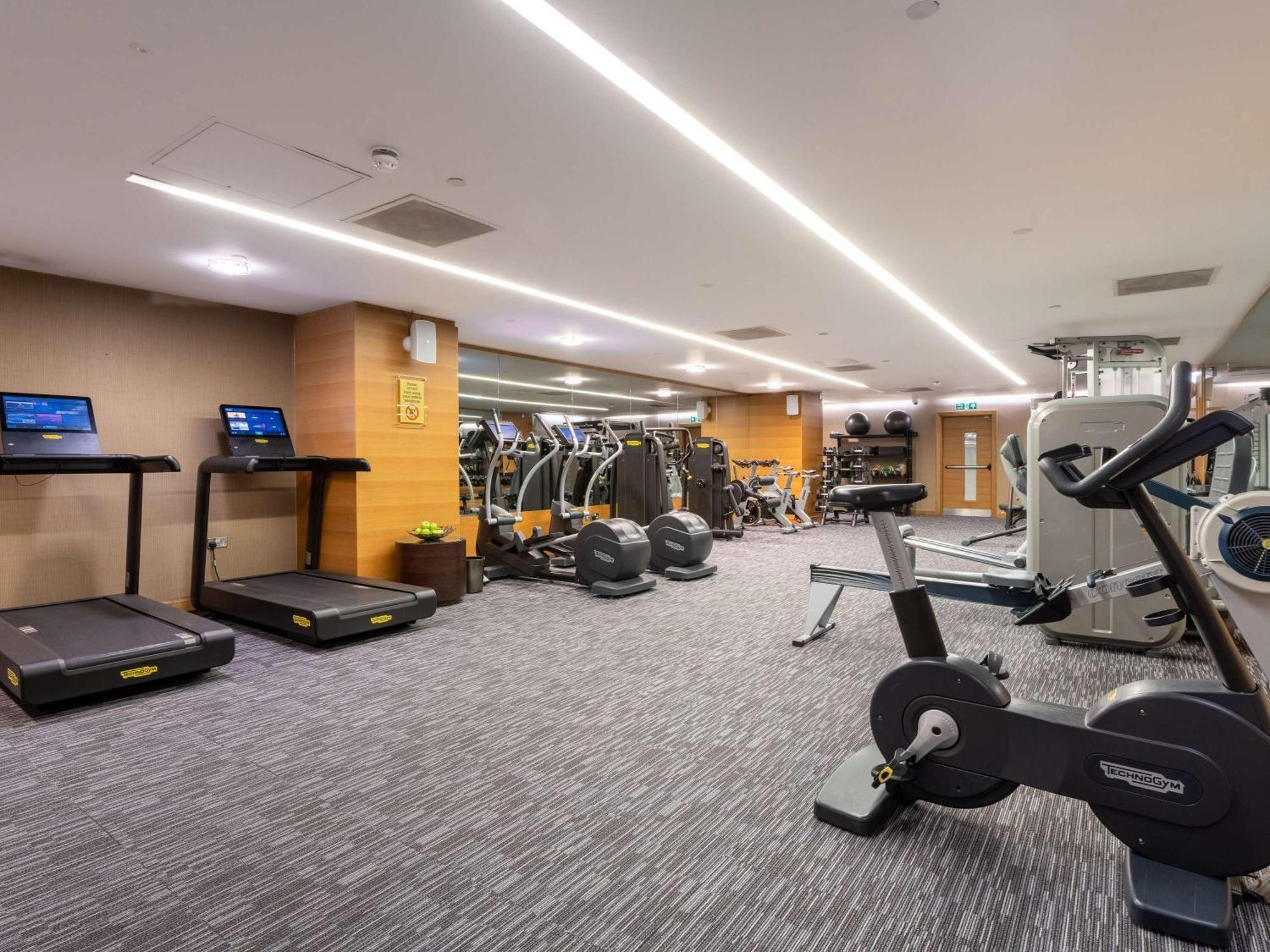 Sofitel London Heathrow Hotel Hillingdon kerület Kültér fotó The gym at the hotel