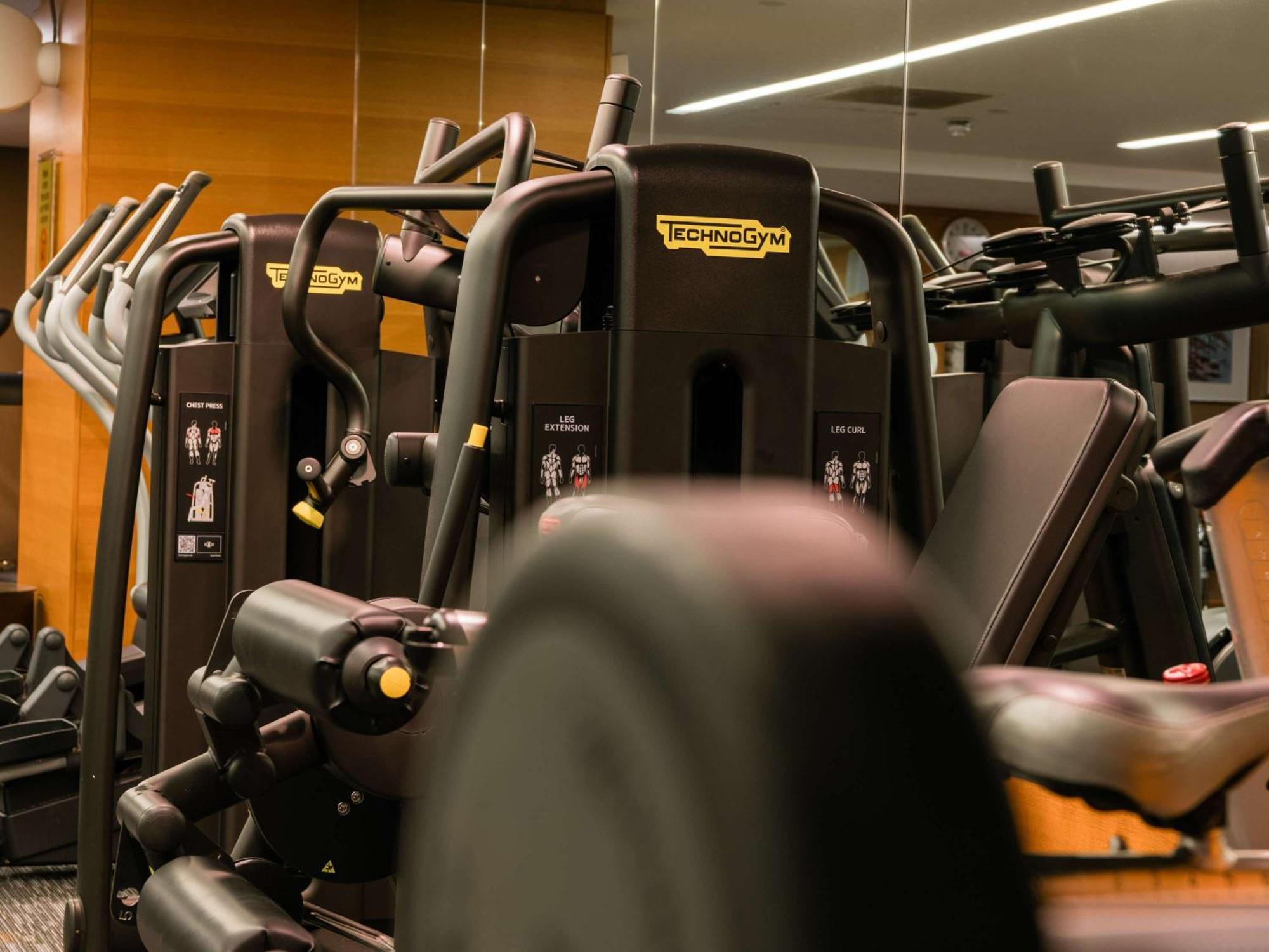 Sofitel London Heathrow Hotel Hillingdon kerület Kültér fotó Technogym equipment